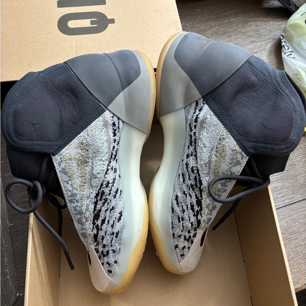 Yeezy Basketball “Quantum”
YZY